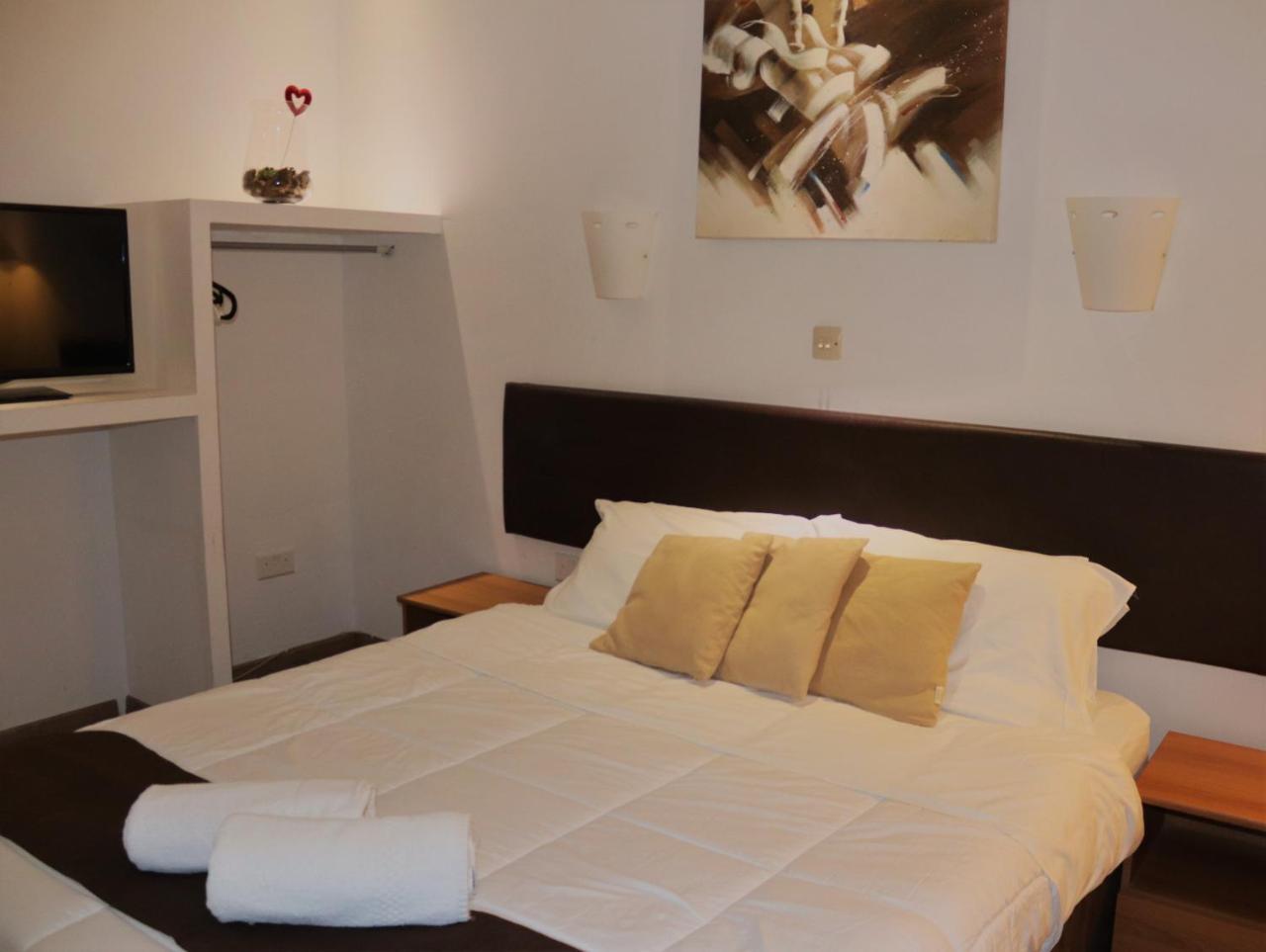 Sunstone Boutique Guest House Buġibba Esterno foto