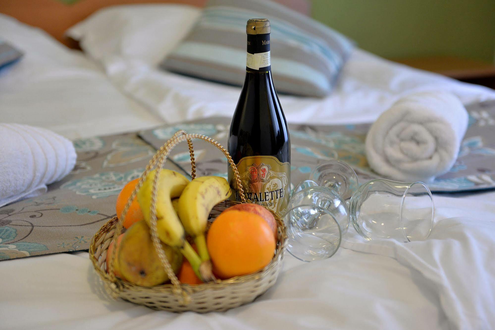 Sunstone Boutique Guest House Buġibba Esterno foto