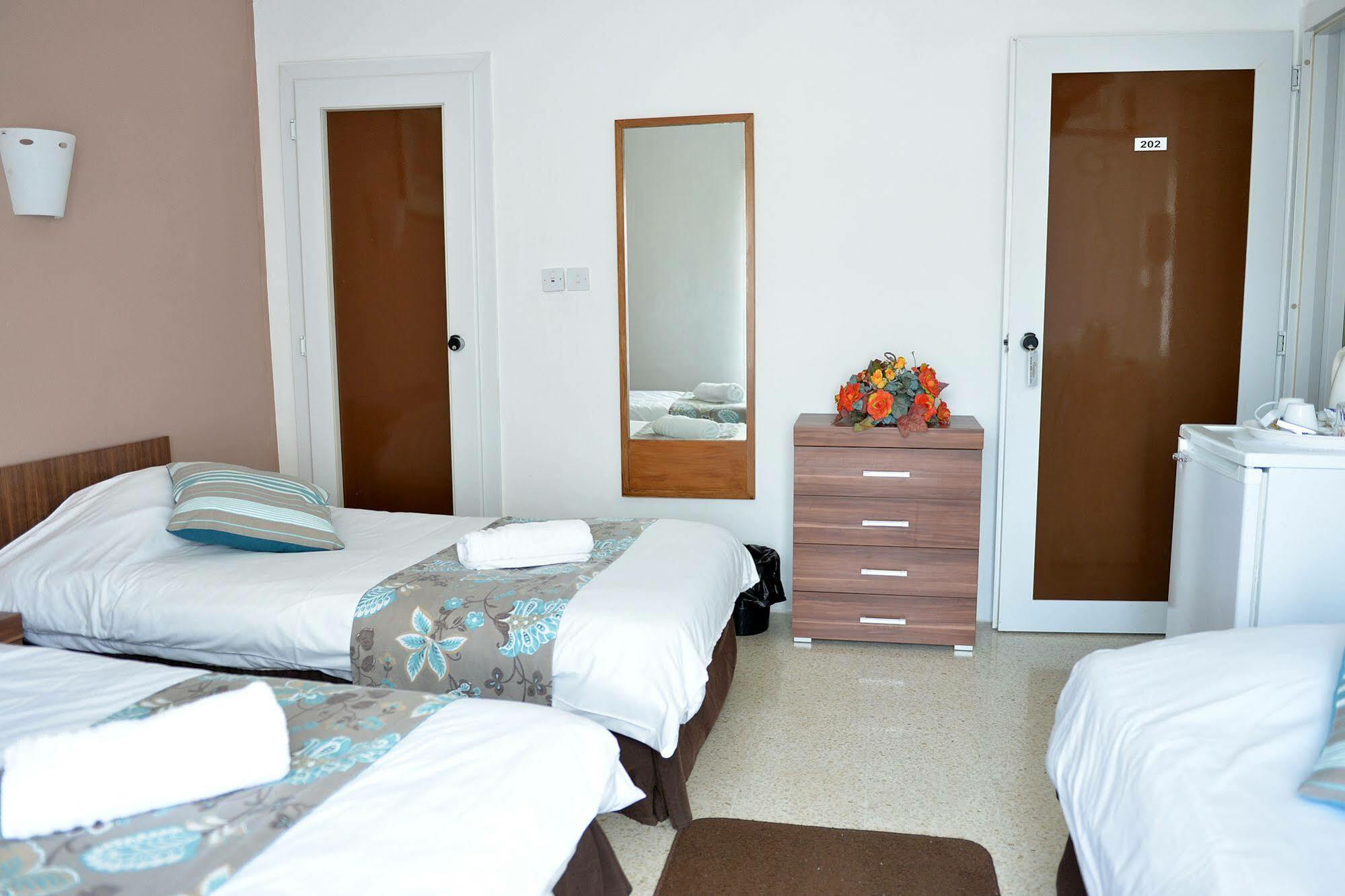 Sunstone Boutique Guest House Buġibba Esterno foto